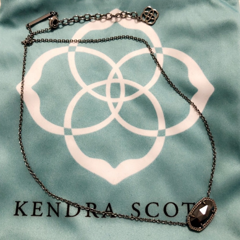 Kendra Scott necklace